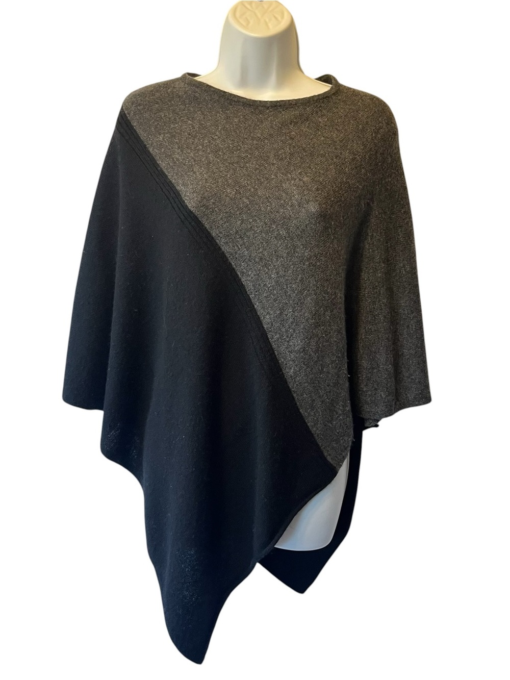 Celeste Wool Cashmere Blend Poncho Gray Black OS One size Cape Knit Lightweight